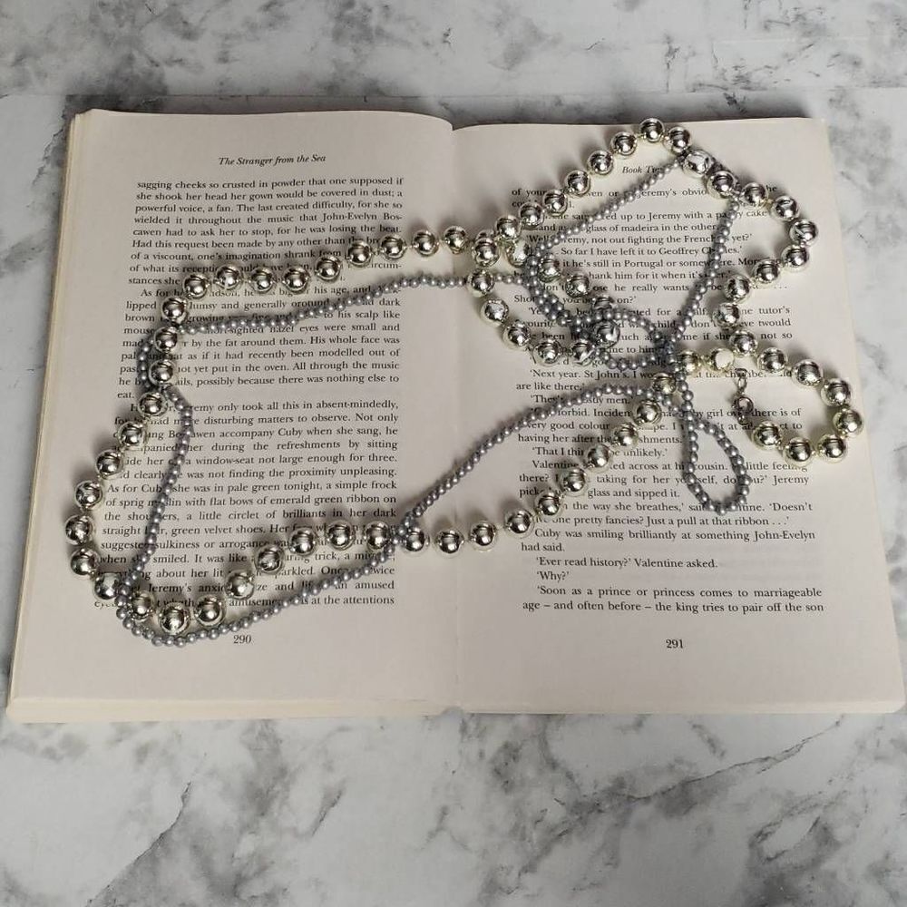 Faux Silver and Gray Pearl Necklaces Bundle‎